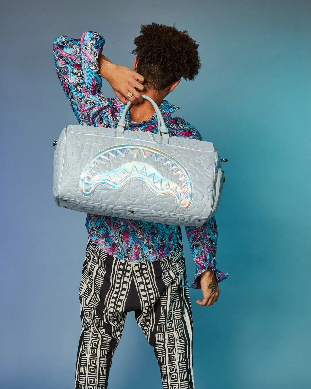 MIRASHAKU IRIDESCENT QUILT DUFFLE - Image 8
