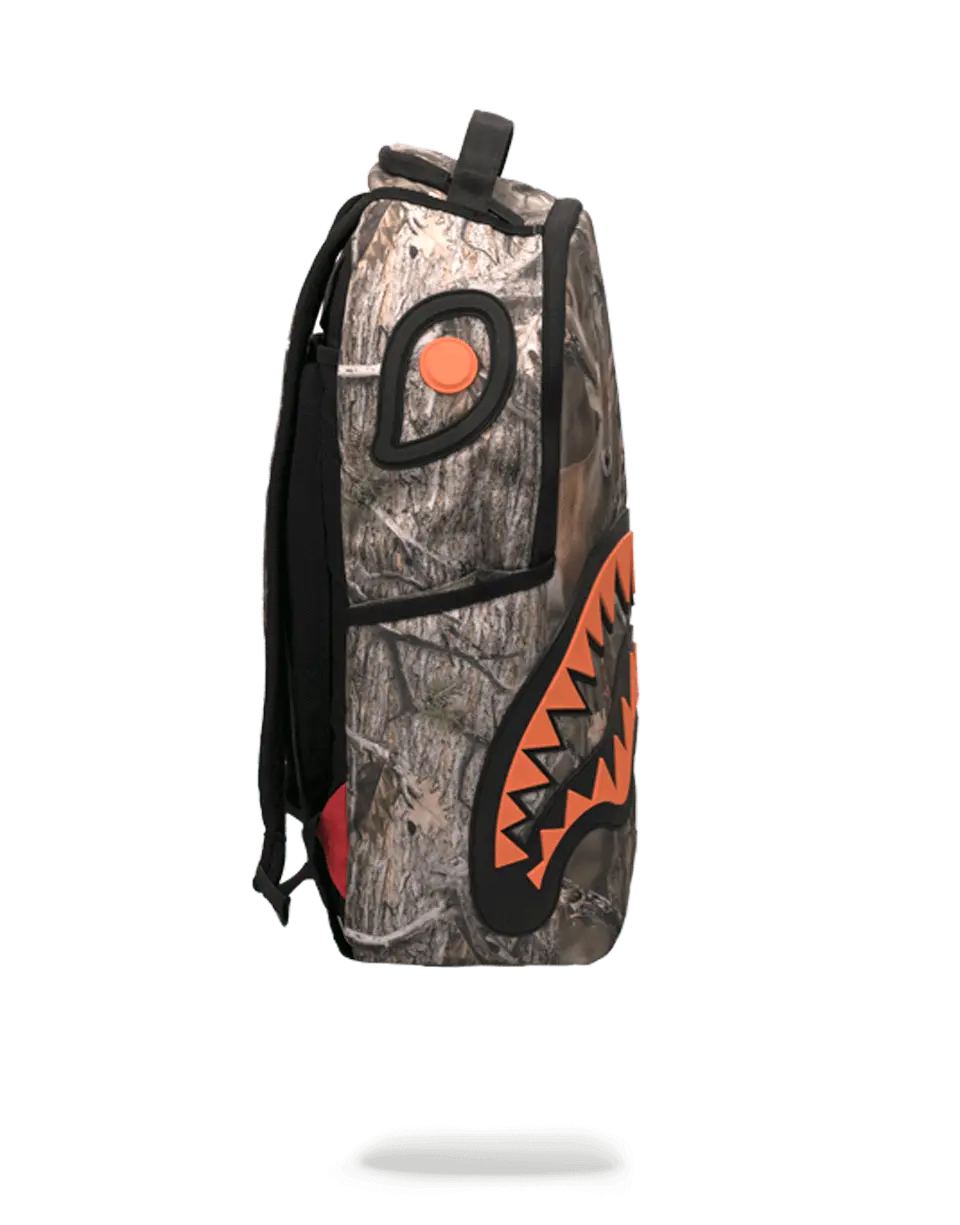 WILD LIFE HUNTER RUBBER SHARK BACKPACK - Image 3