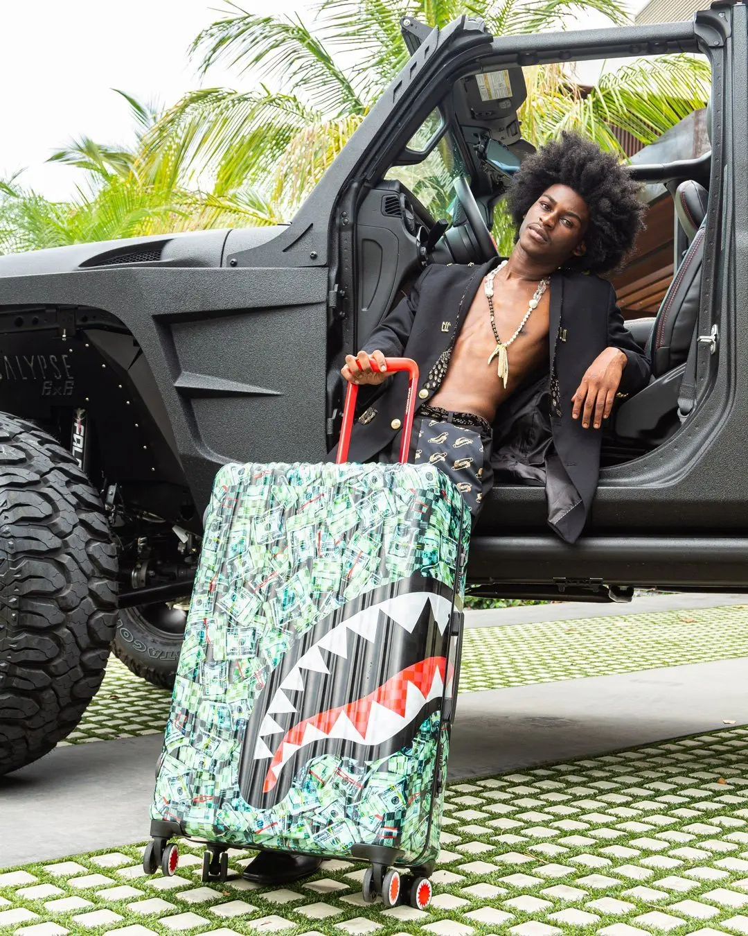 MAMA I MADE IT SHARKITECTURE HARDSHELL FULL-SIZE LUGGAGE - Image 2