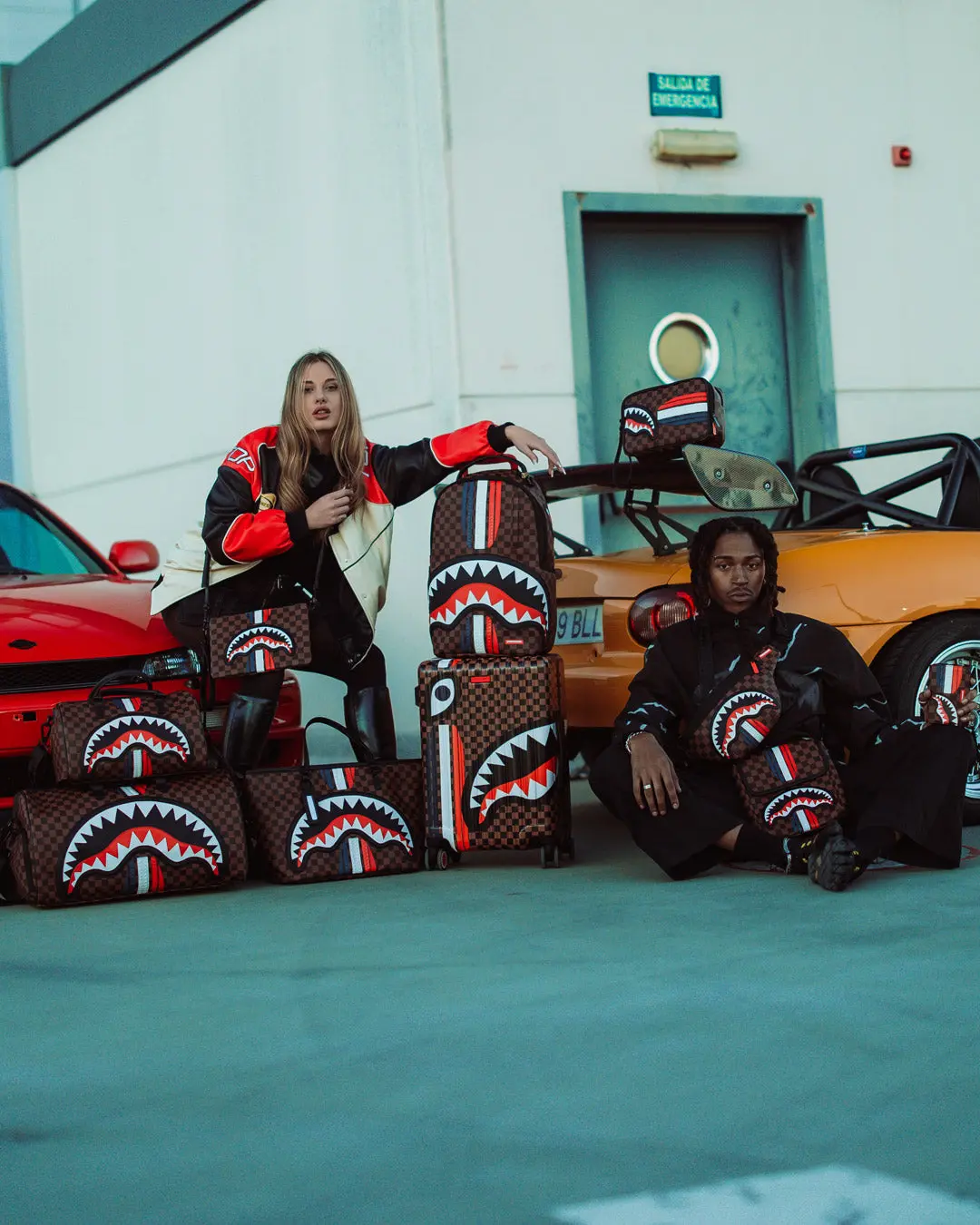 SHARKS IN PARIS GT MESSENGER SLING BAG - Image 2