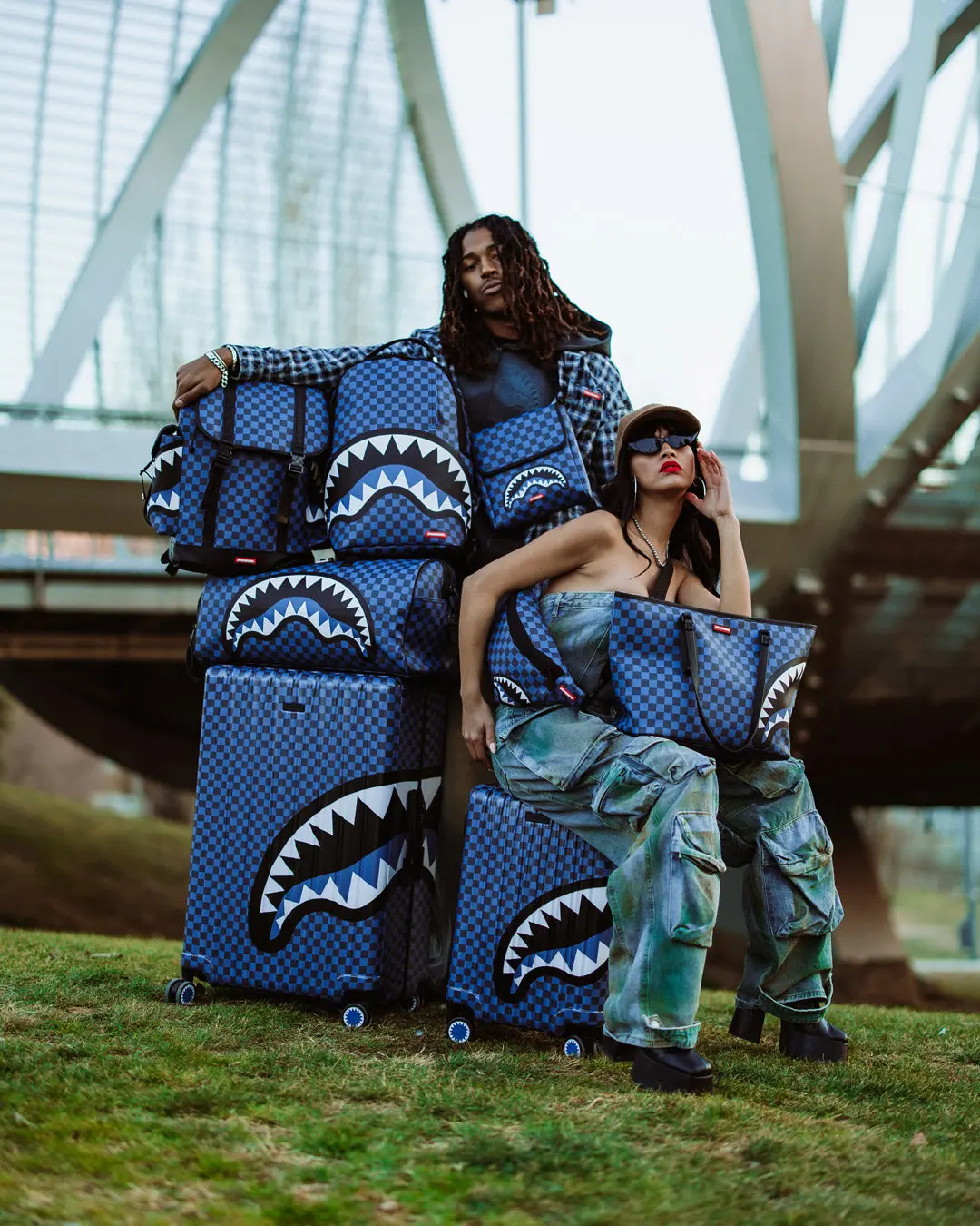 MIDNIGHT MAGIC SHARKS IN PARIS HARD SHELL CARRY-ON LUGGAGE - Image 10