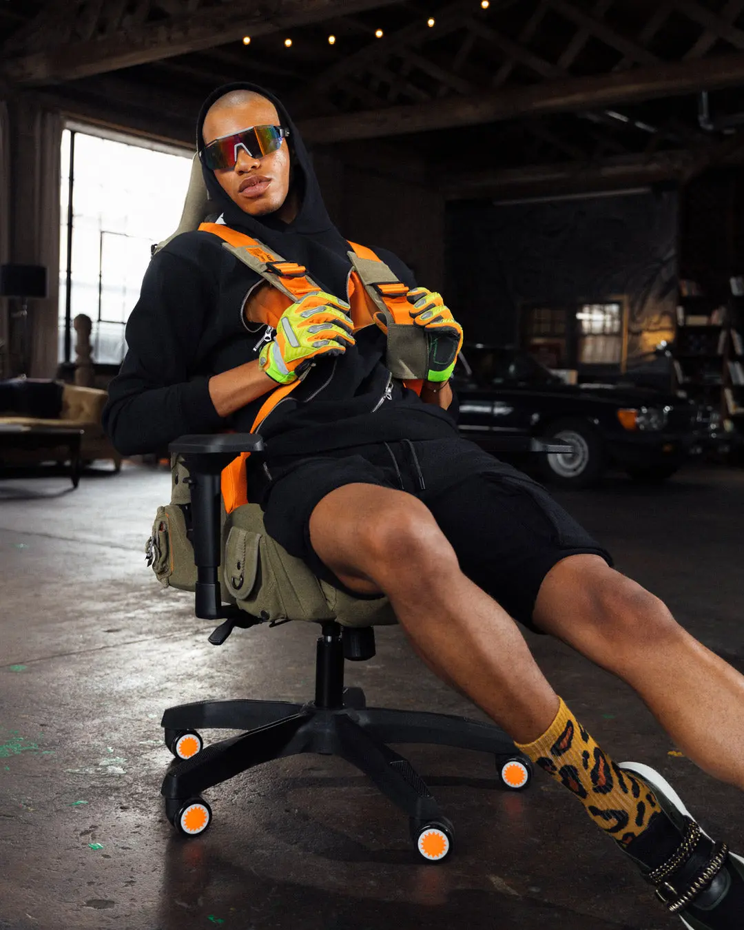 CALL OF DUTY READY FOR ACTION GAMING CHAIR - Image 8