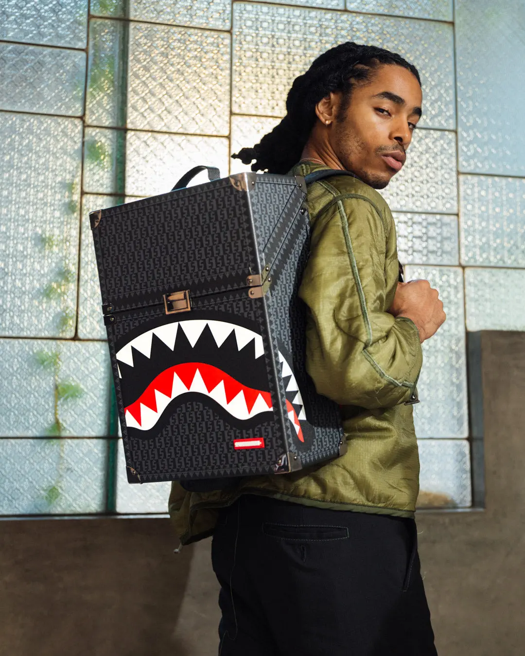 SPRAYGATTI REVV CHATURANGA SHARK 1900 BACKPACK - Image 4
